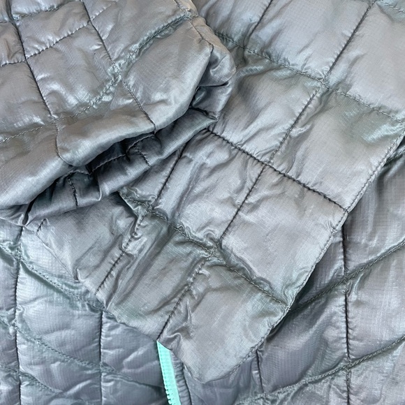 The North Face Thermoball Women's Quilted Gray Puffer Jacket - Picture 5 of 8